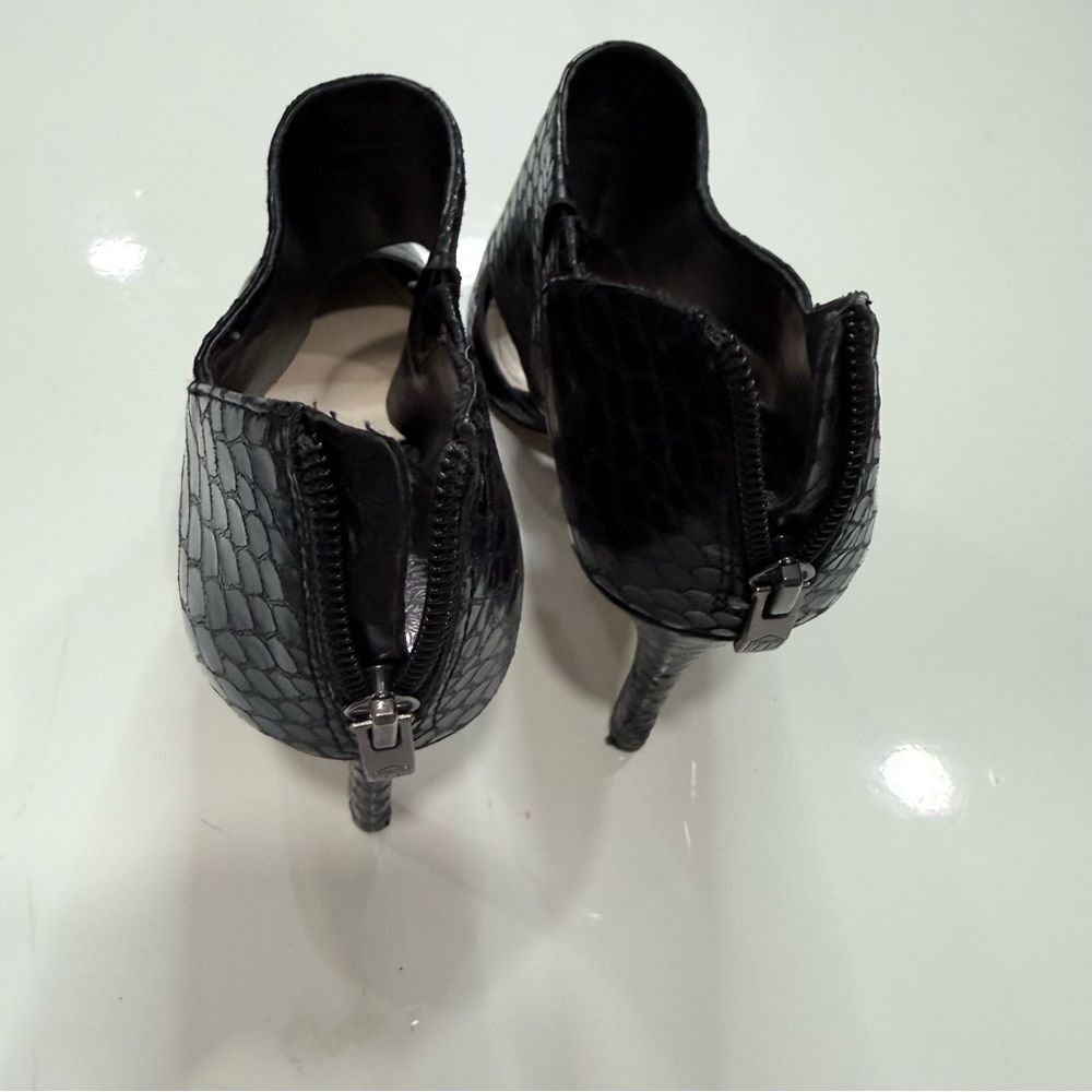 Vince Camuto Black Leather Pumps Pointed Toe Heels Women’s Size 7.5 A040126 - Picture 5 of 6